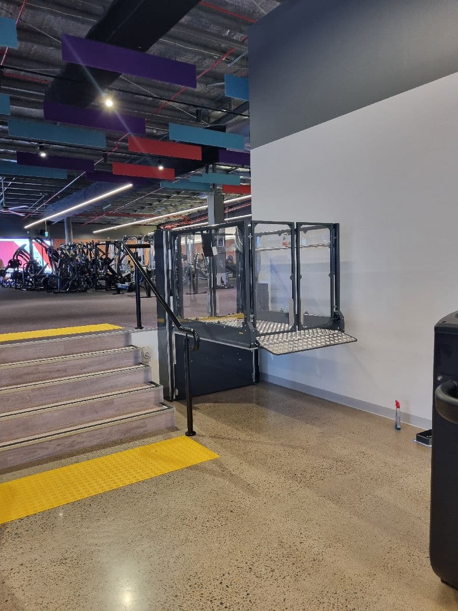 Discovery commercial lift